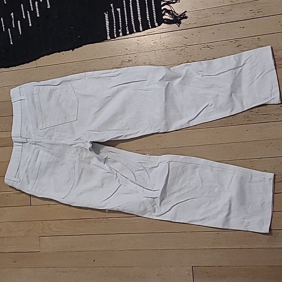 Wild fable white high rise distressed dad jean size 8 - Picture 3 of 5